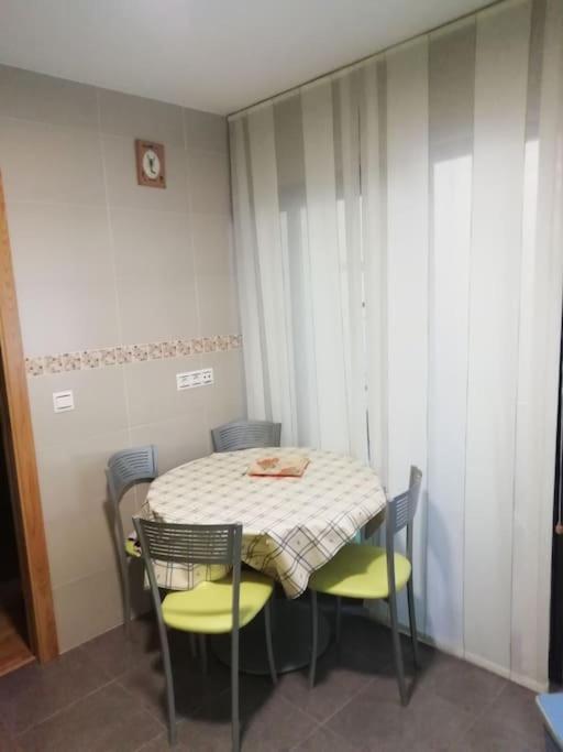 Habitacion En Piso Compartido Cerca De Playa De Samil Vigo Exteriér fotografie